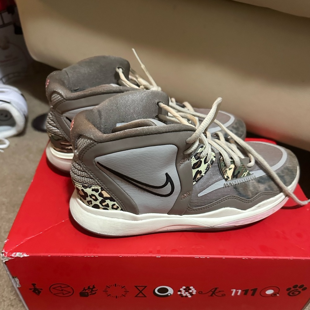 Nike Kyrie Infinity Basketball shoes, 6Y
